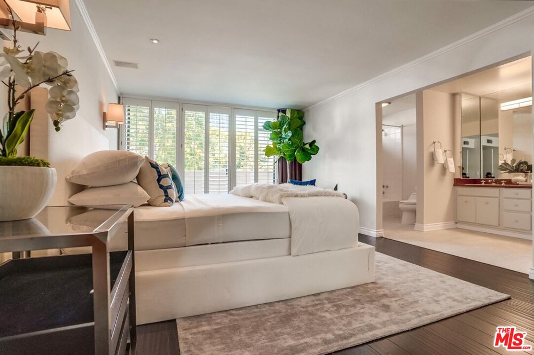 930 N Wetherly Dr Unit: 302