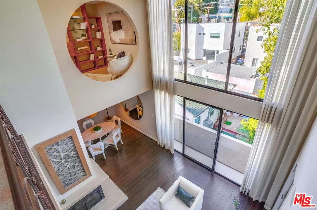 930 N Wetherly Dr Unit: 302