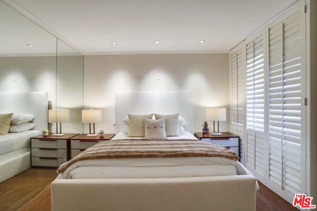 930 N Wetherly Dr Unit: 302