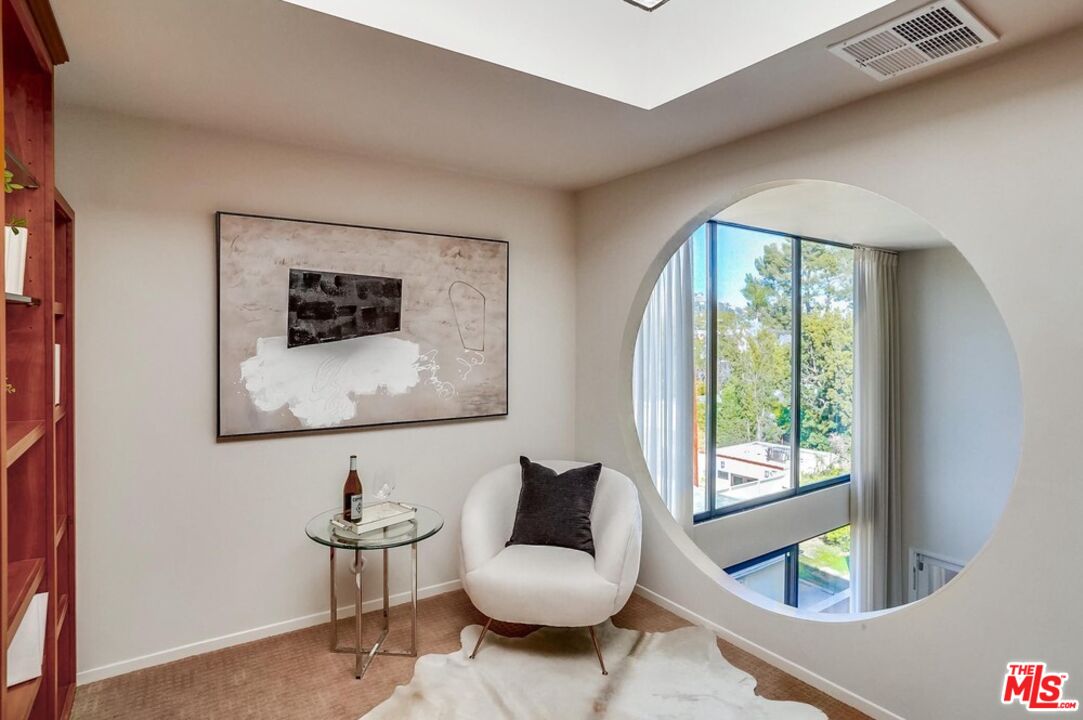 930 N Wetherly Dr Unit: 302