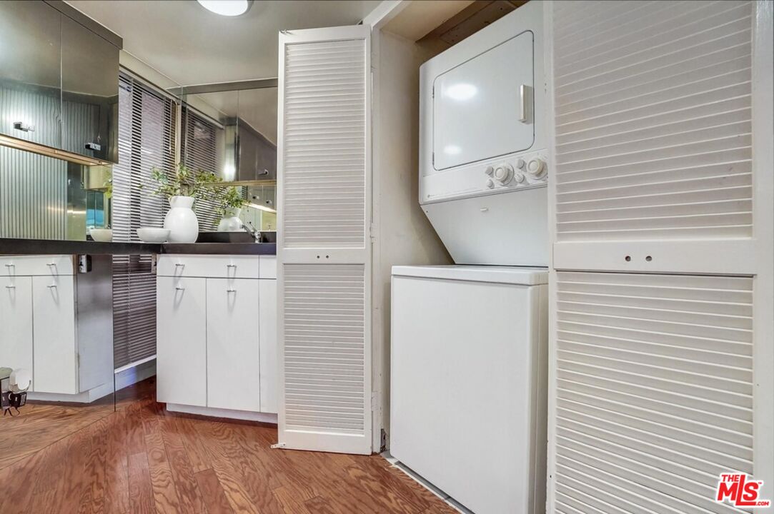 930 N Wetherly Dr Unit: 302