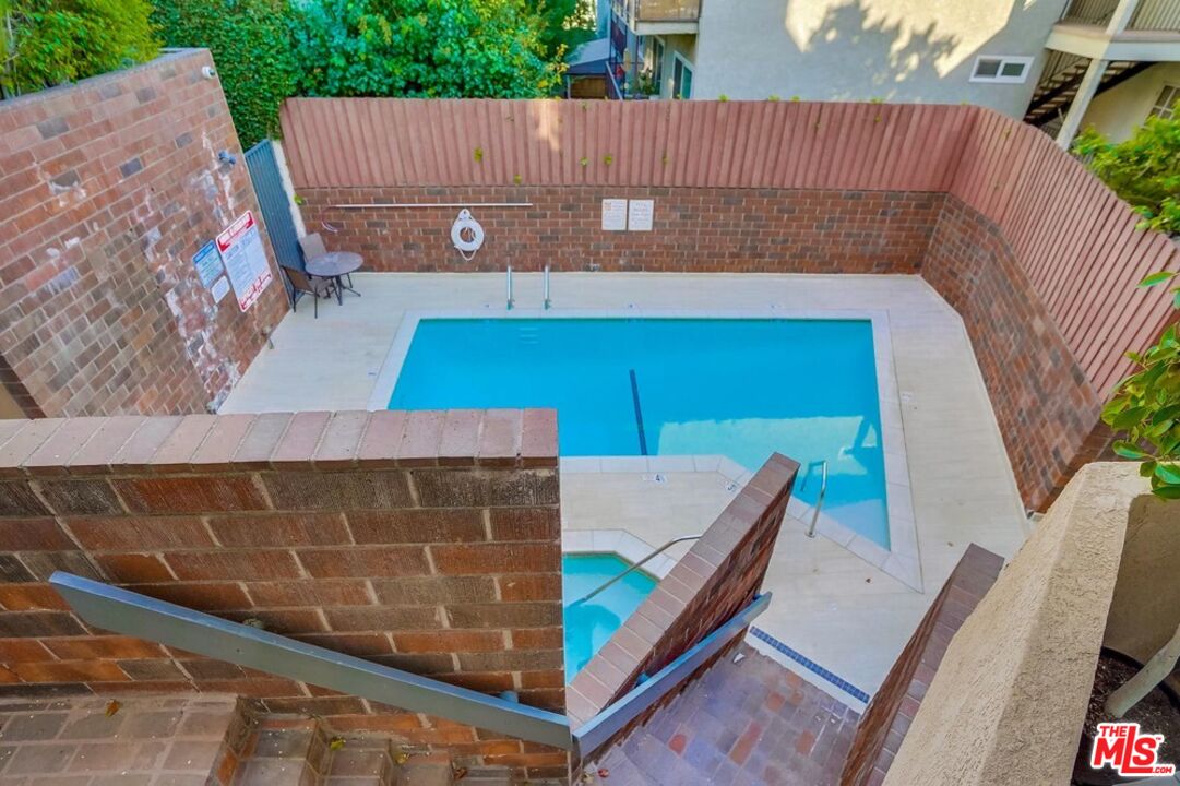 930 N Wetherly Dr Unit: 302