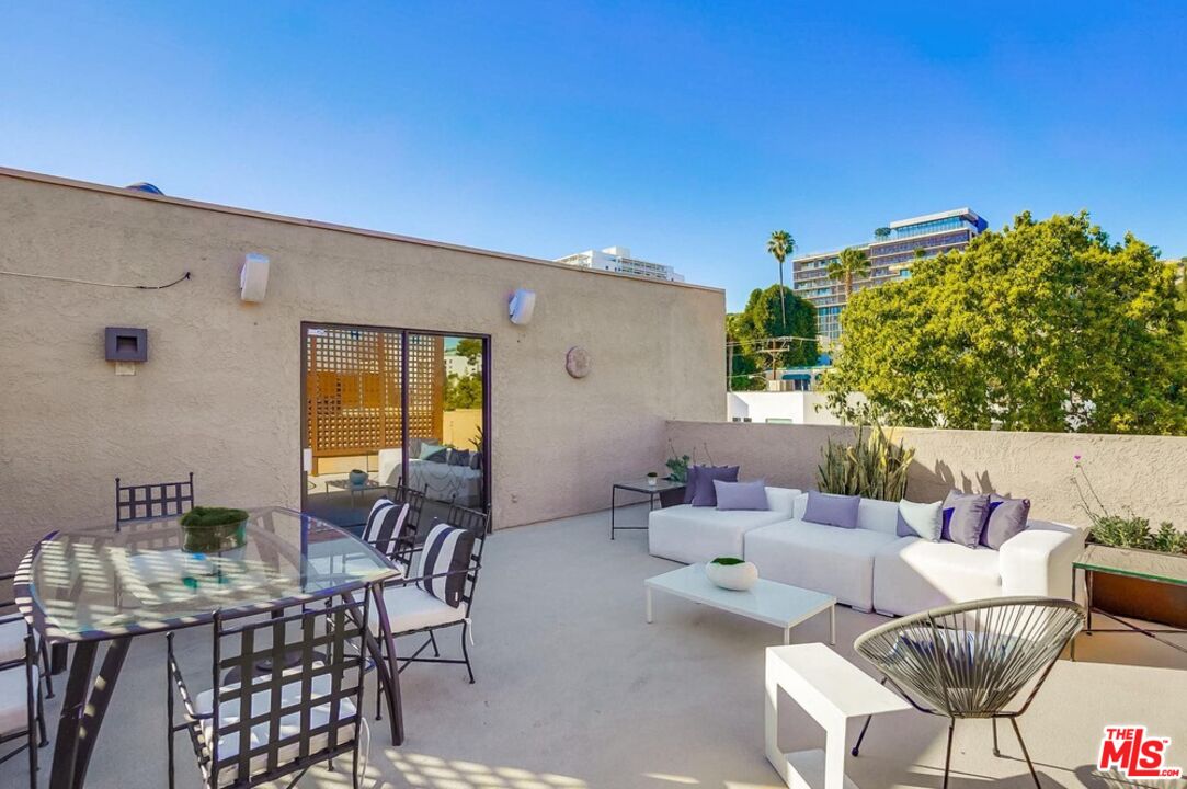 930 N Wetherly Dr Unit: 302