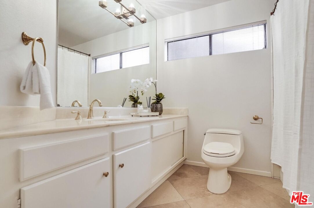 930 N Wetherly Dr Unit: 302