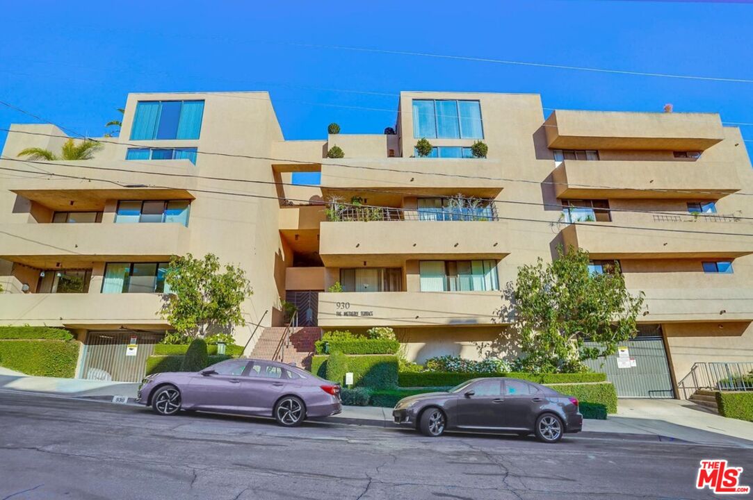 930 N Wetherly Dr Unit: 302