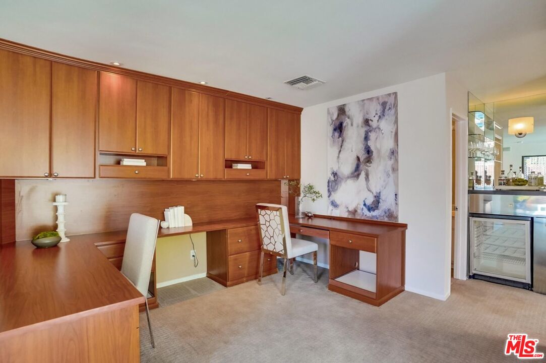 930 N Wetherly Dr Unit: 302