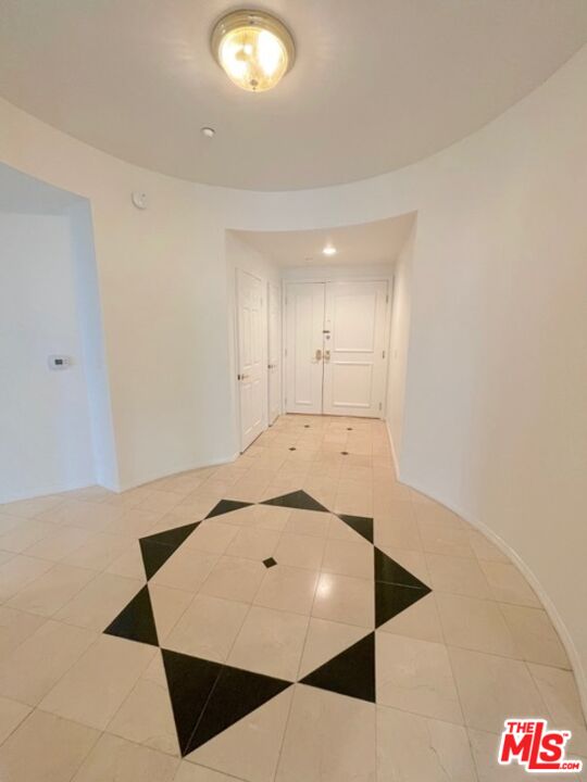 121 N Almont Dr Unit: 203