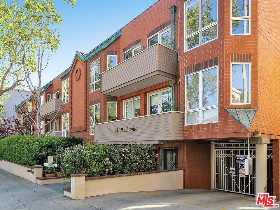 121 N Almont Dr Unit: 203