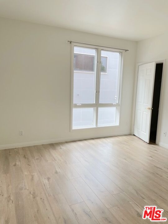 121 N Almont Dr Unit: 203