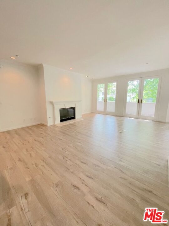 121 N Almont Dr Unit: 203