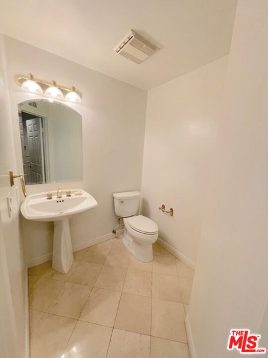 121 N Almont Dr Unit: 203