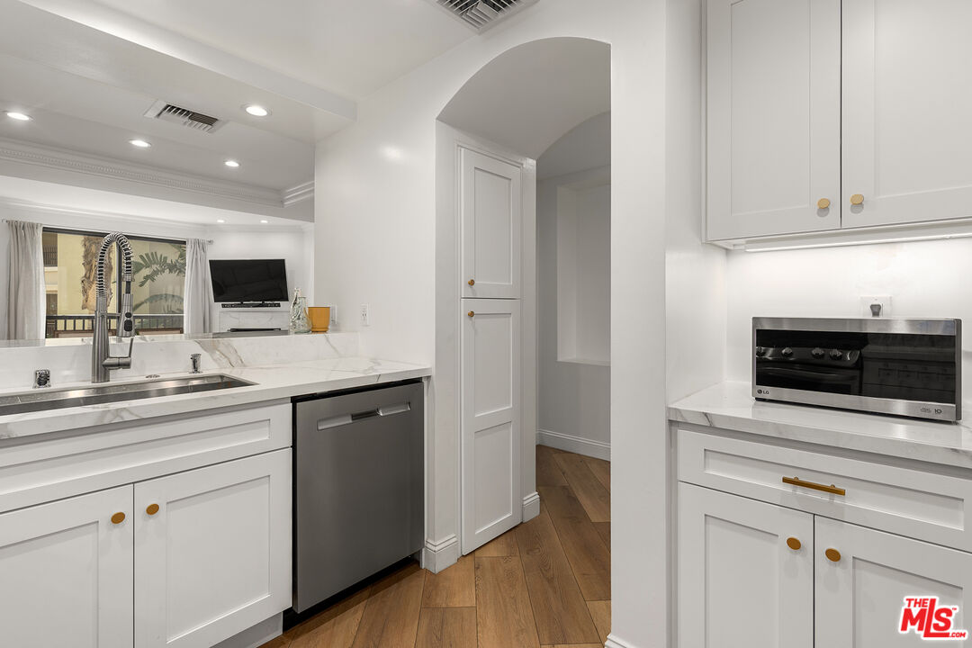 11847 Gorham Ave Unit: 214