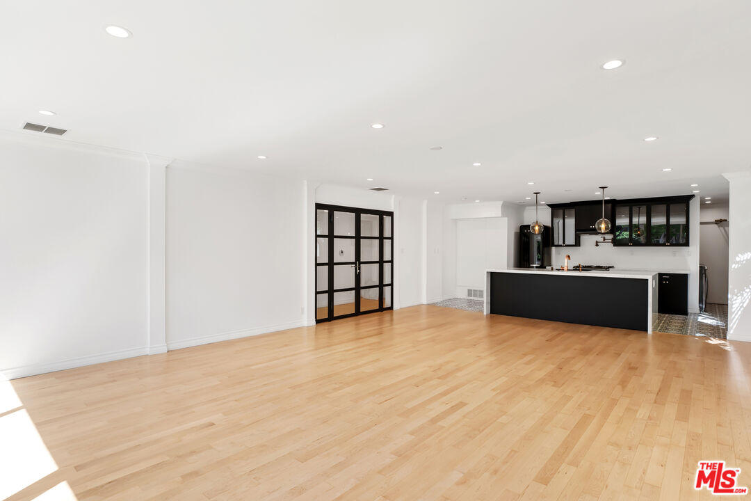 440 S Roxbury Dr Unit: 101