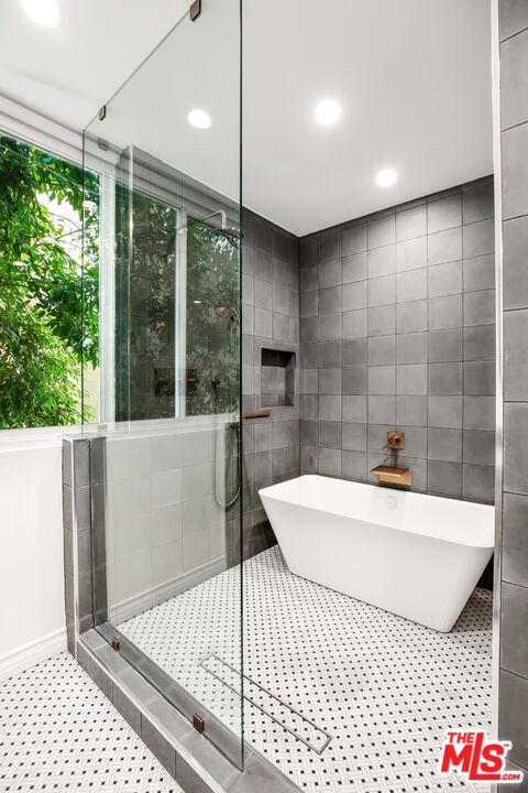 440 S Roxbury Dr Unit: 101