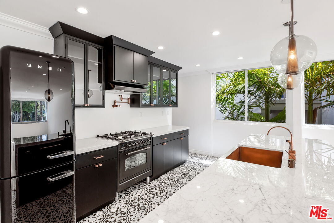 440 S Roxbury Dr Unit: 101