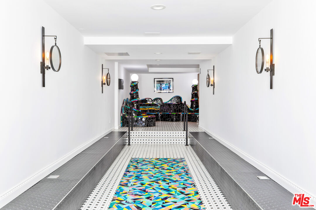 440 S Roxbury Dr Unit: 101