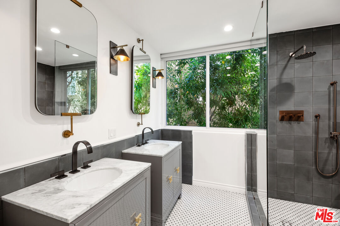 440 S Roxbury Dr Unit: 101