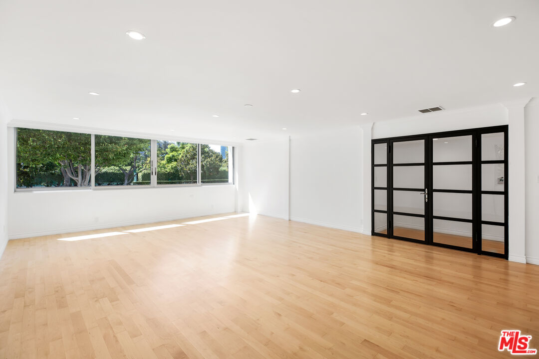 440 S Roxbury Dr Unit: 101