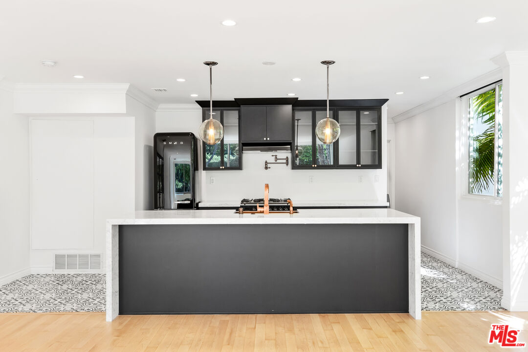 440 S Roxbury Dr Unit: 101