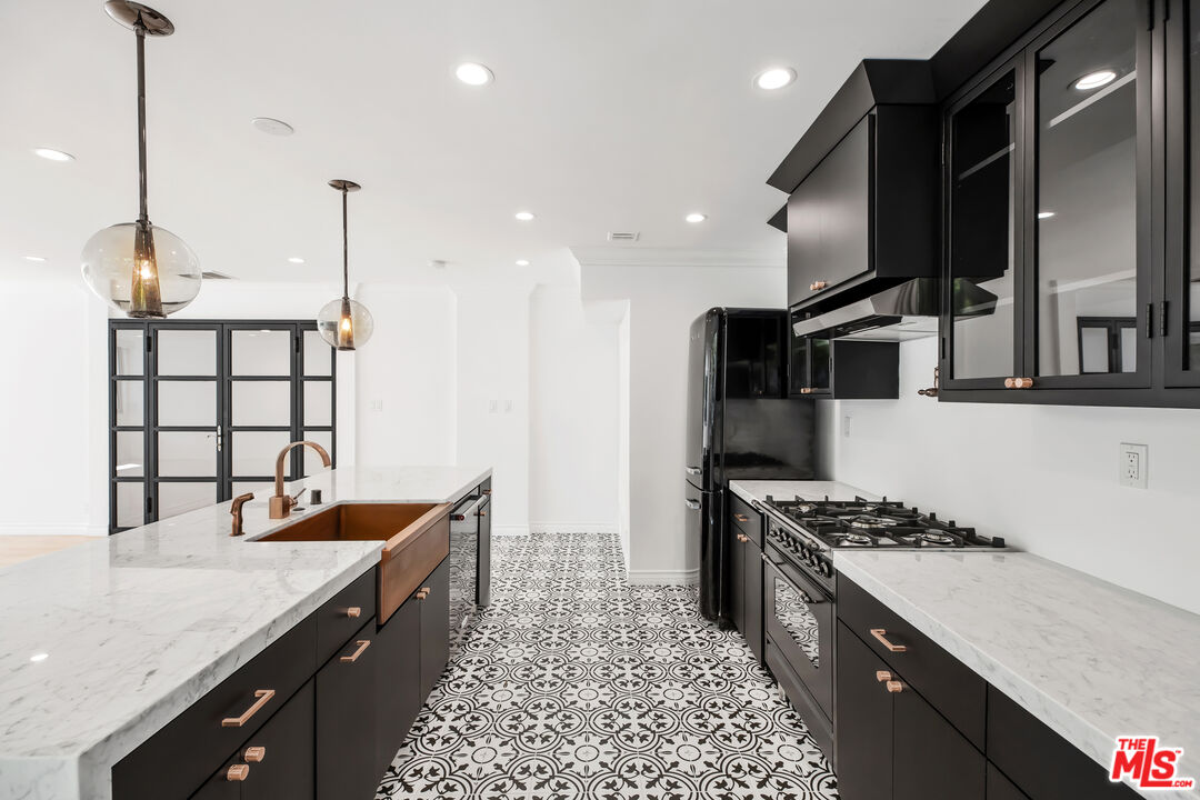 440 S Roxbury Dr Unit: 101