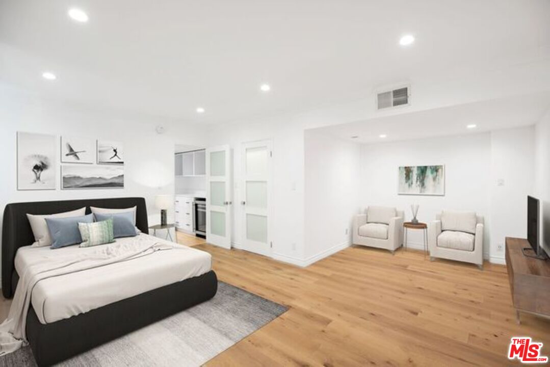 440 S Roxbury Dr Unit: 101