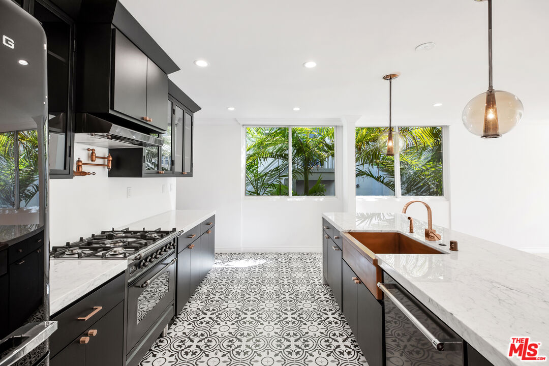 440 S Roxbury Dr Unit: 101