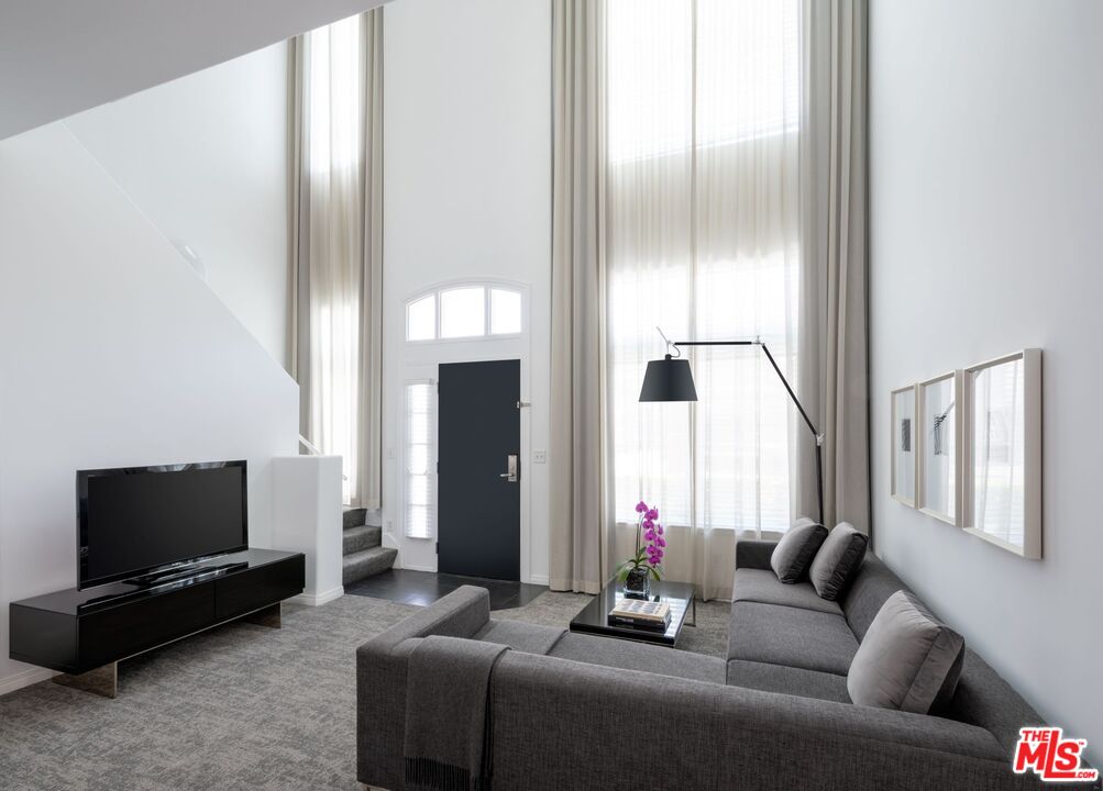 155 N Crescent Dr Unit: 1BRTH