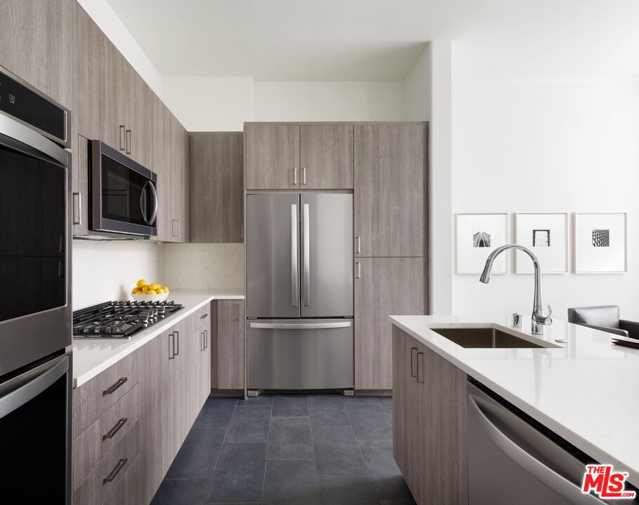 155 N Crescent Dr Unit: 1BRTH