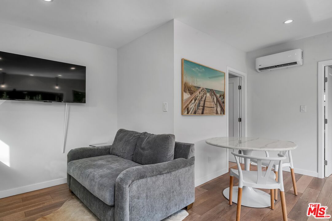 3035 Edgehill Dr Unit: ADU