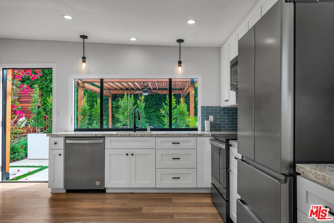 3035 Edgehill Dr Unit: ADU