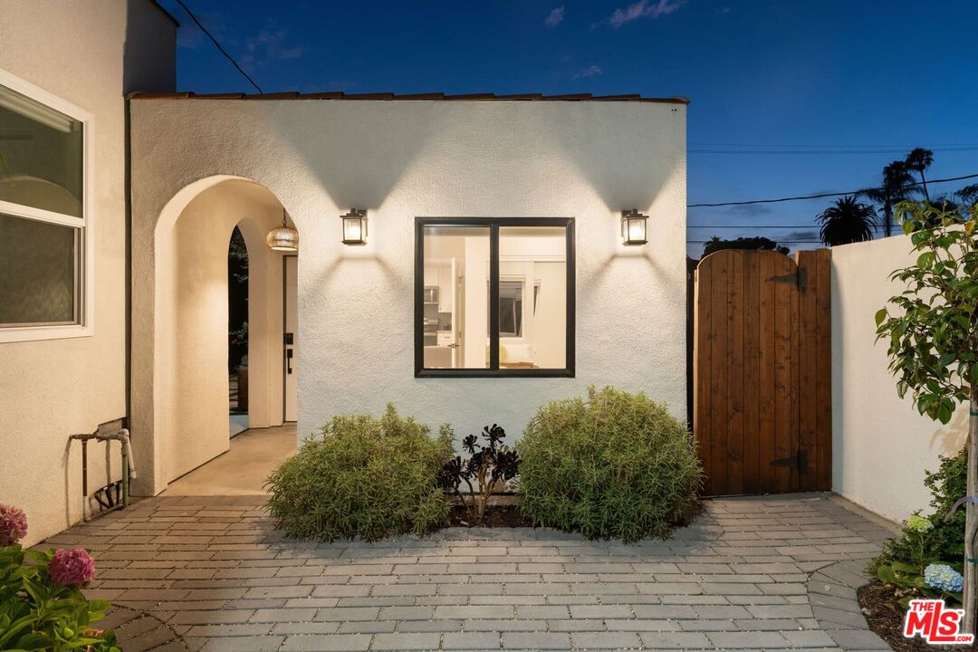 3035 Edgehill Dr Unit: ADU