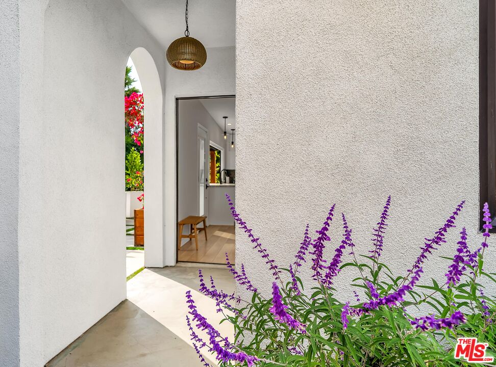 3035 Edgehill Dr Unit: ADU