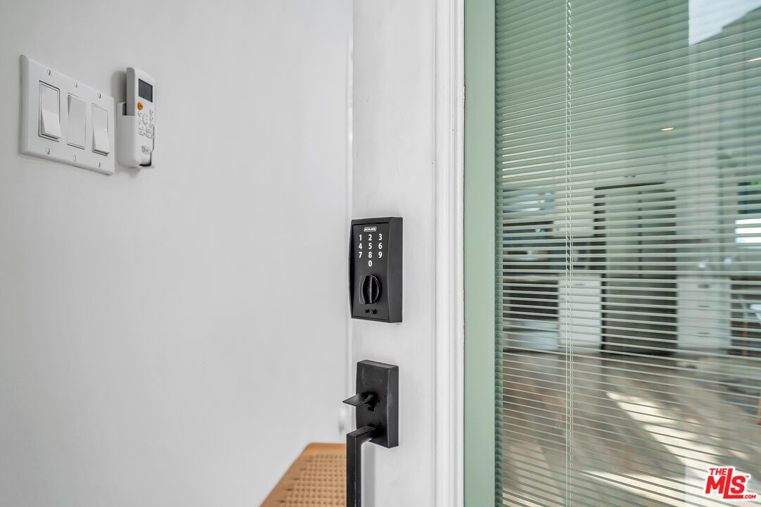 3035 Edgehill Dr Unit: ADU