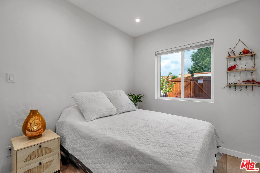 3035 Edgehill Dr Unit: ADU