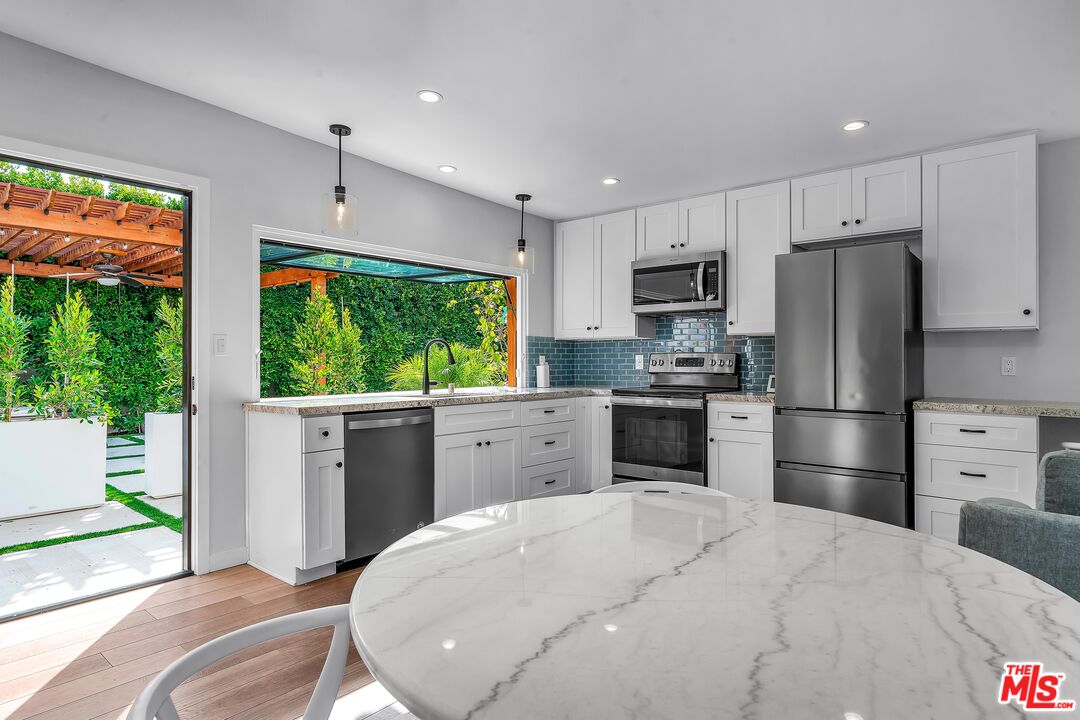 3035 Edgehill Dr Unit: ADU