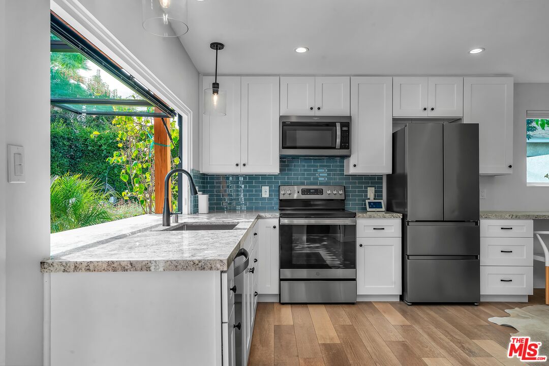 3035 Edgehill Dr Unit: ADU