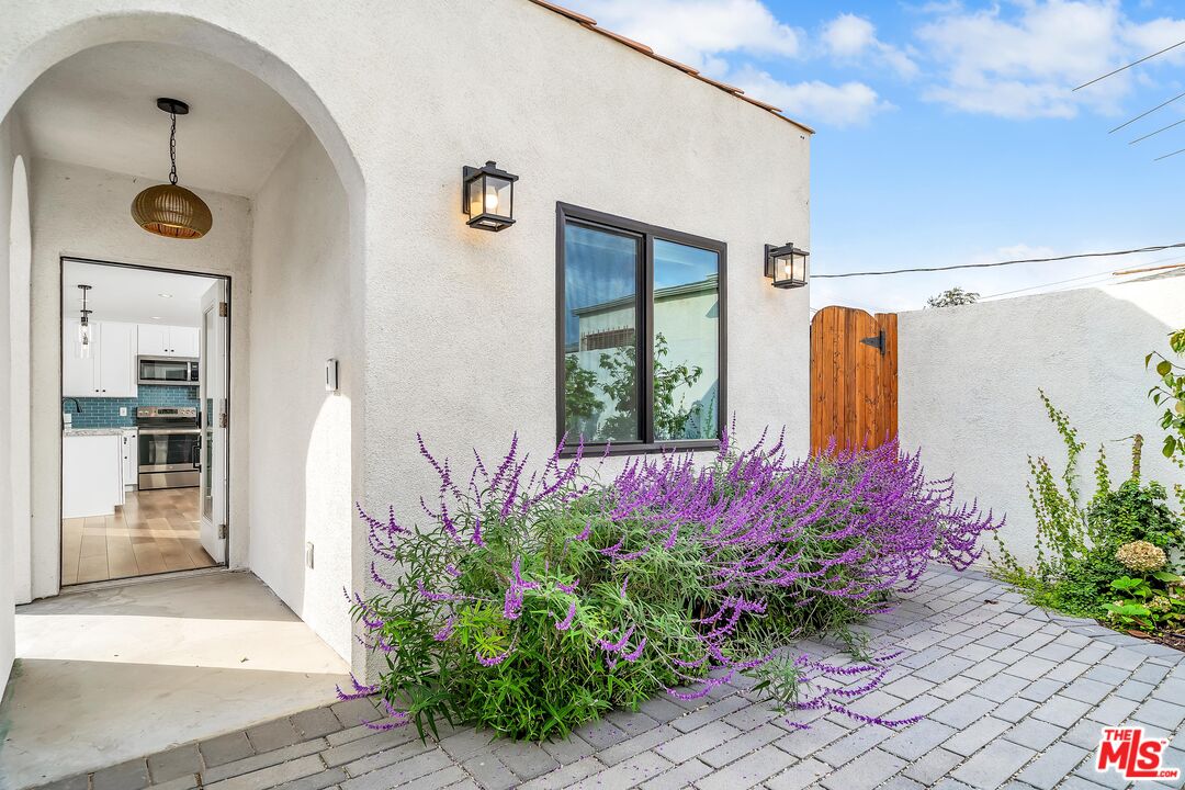 3035 Edgehill Dr Unit: ADU