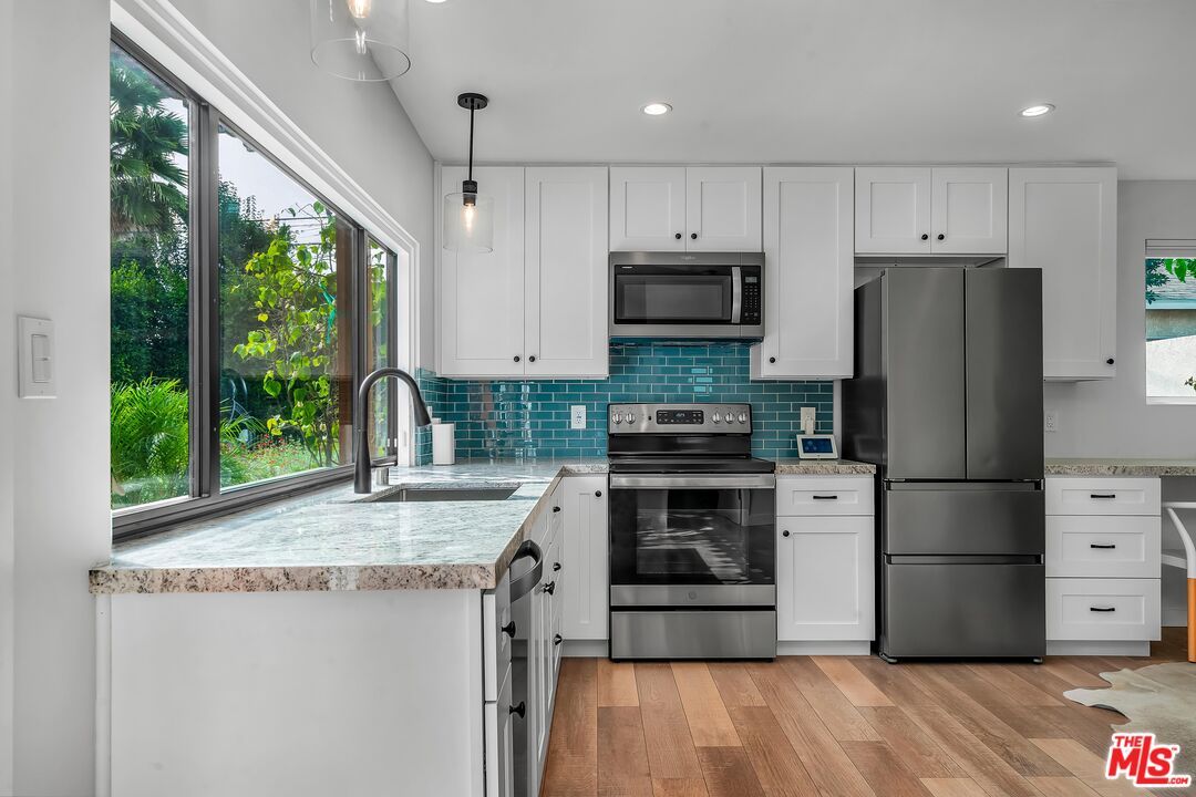 3035 Edgehill Dr Unit: ADU