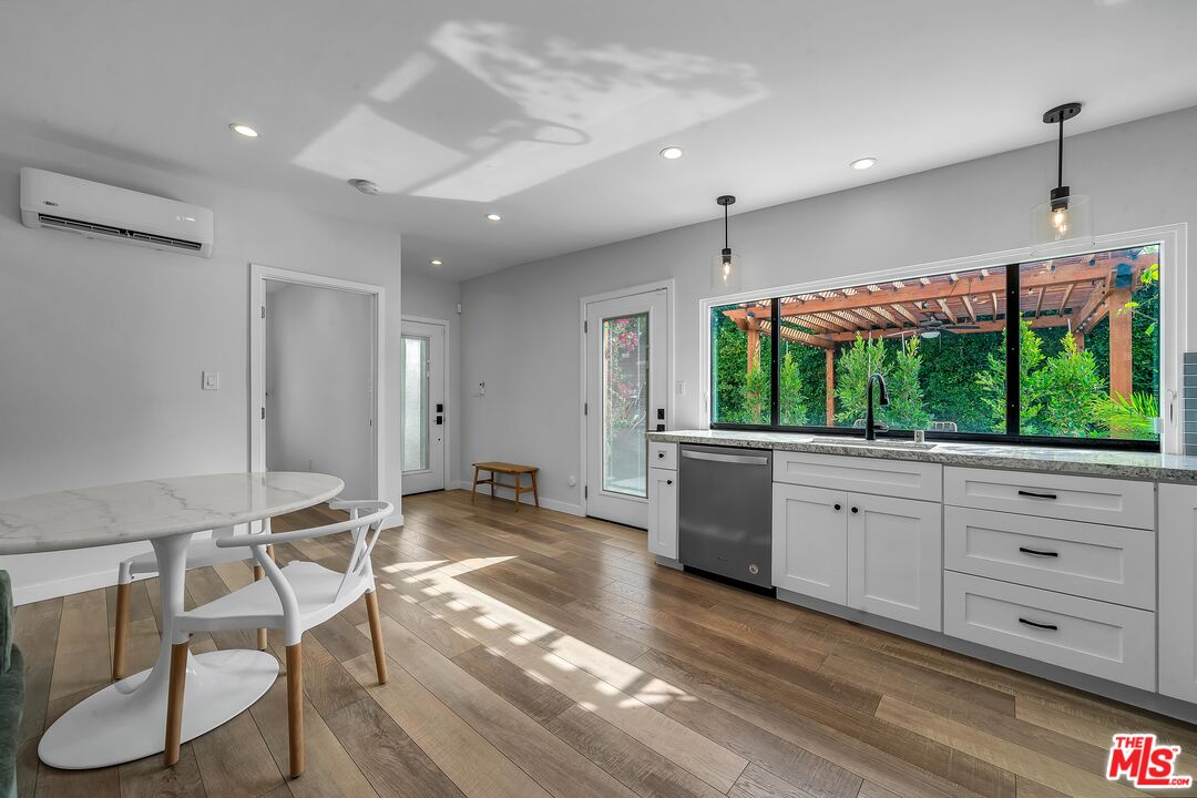 3035 Edgehill Dr Unit: ADU