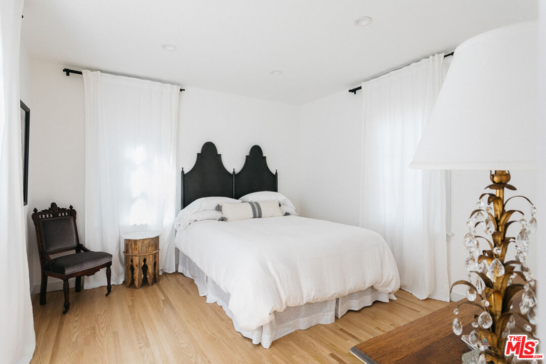 8831 Lookout Mountain Ave