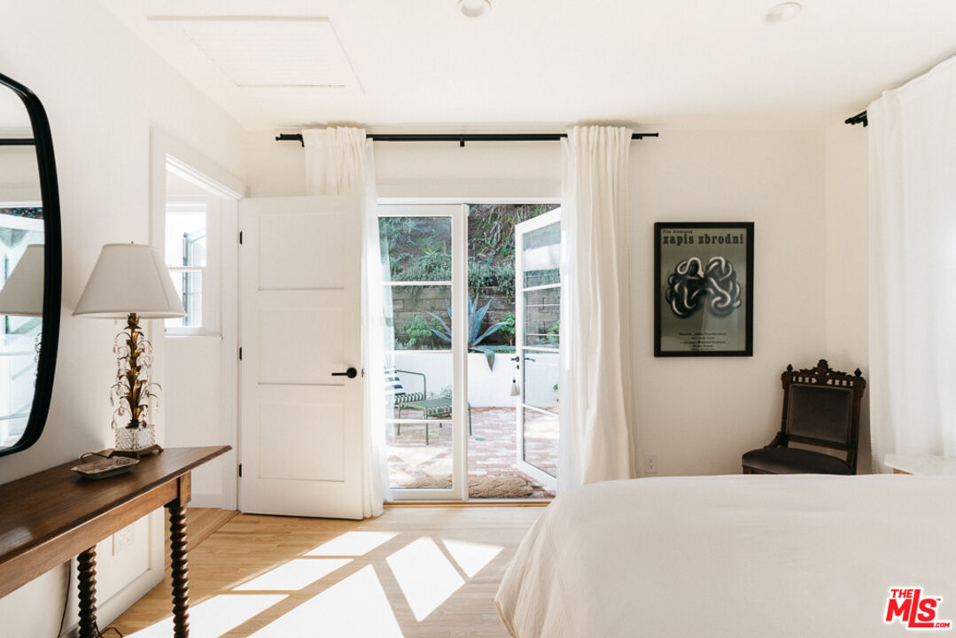 8831 Lookout Mountain Ave