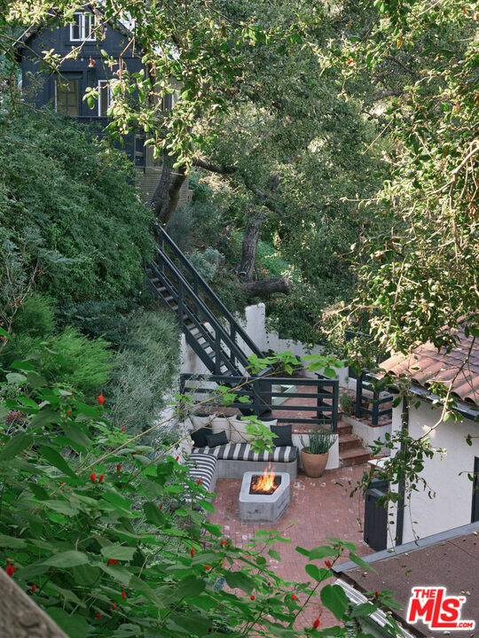 8831 Lookout Mountain Ave