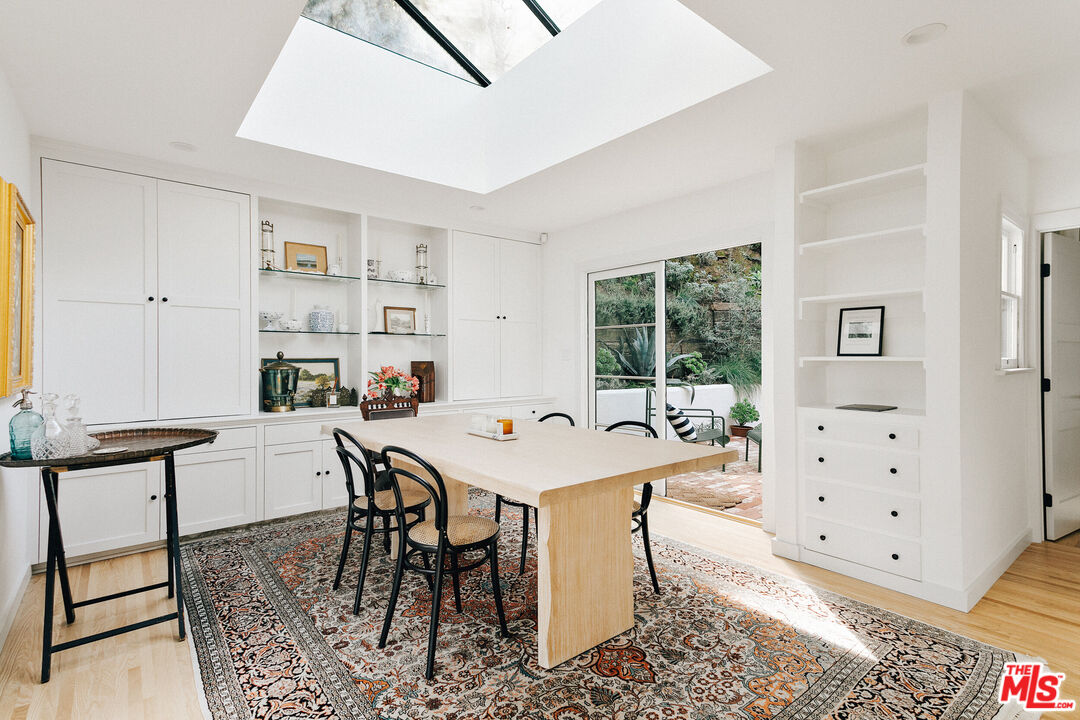 8831 Lookout Mountain Ave