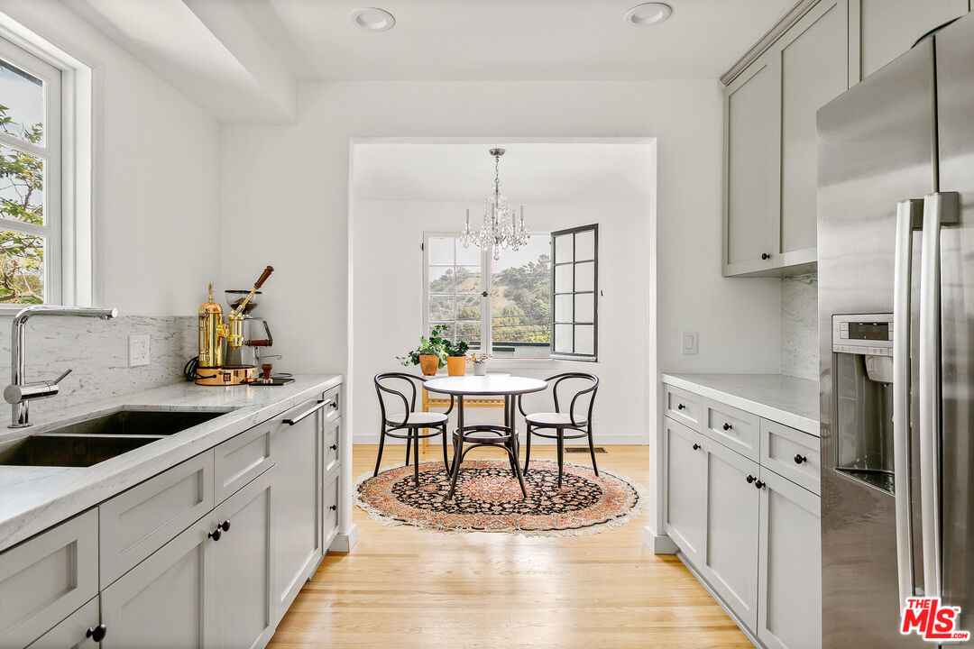 8831 Lookout Mountain Ave