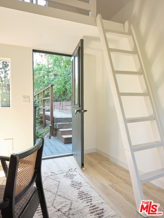 8831 Lookout Mountain Ave