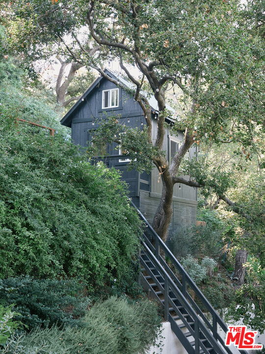 8831 Lookout Mountain Ave