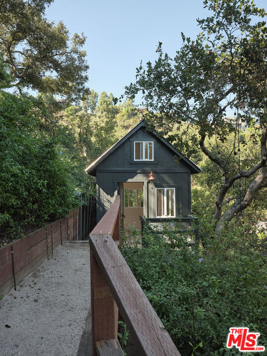 8831 Lookout Mountain Ave