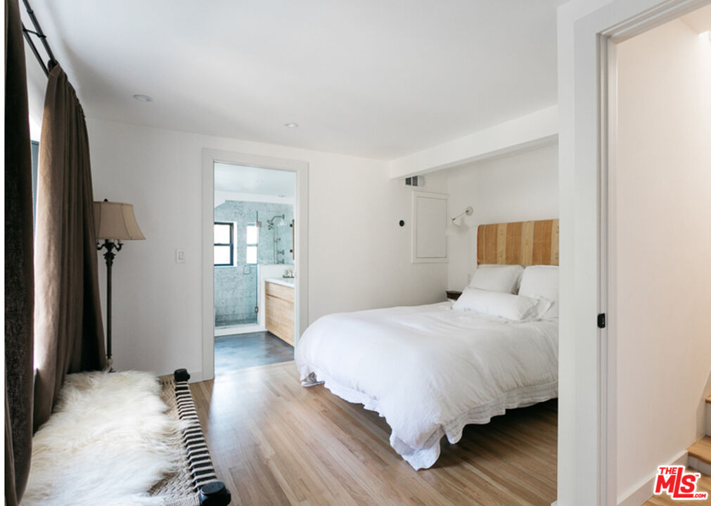 8831 Lookout Mountain Ave