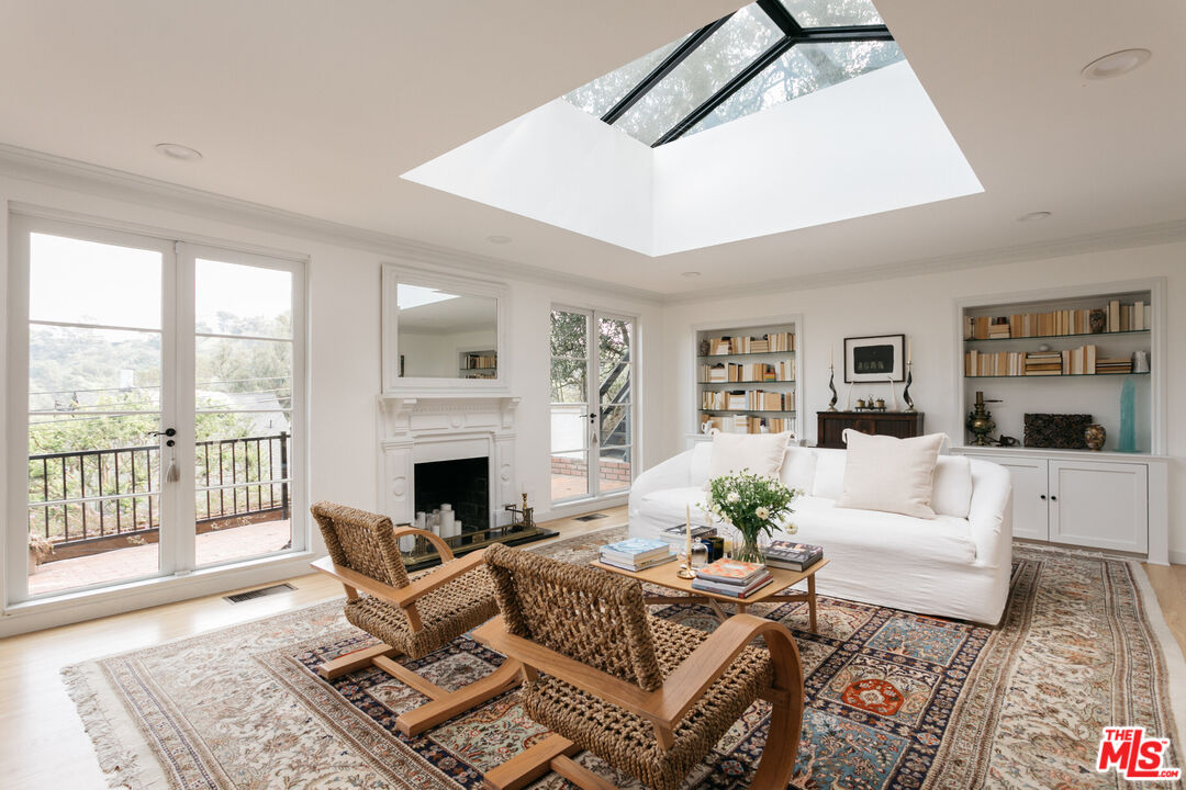 8831 Lookout Mountain Ave