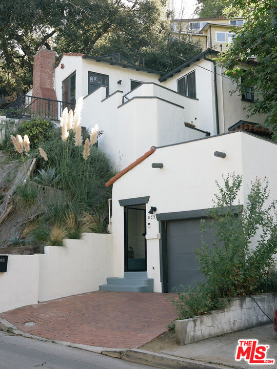 8831 Lookout Mountain Ave